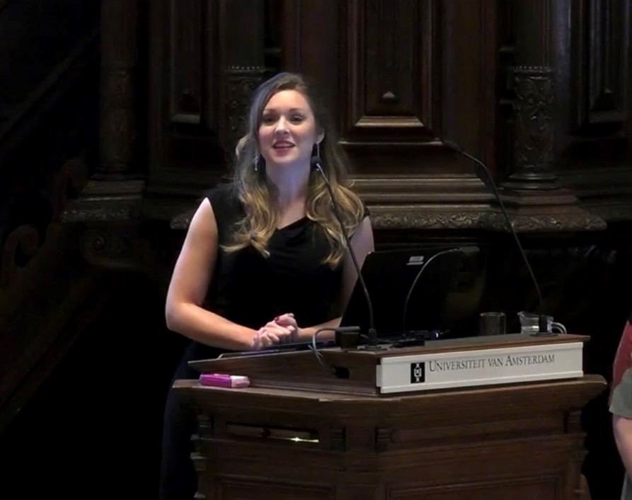 Dr. Amy-Jane Gielen tijdens de verdediging van haar proefschrift aan de Universiteit van Amsterdam.