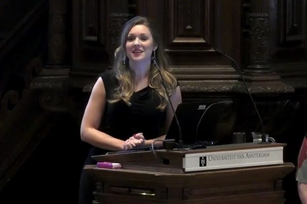 Foto post 13 stop op je hoogtepunt Amy-Jane Gielen, beleid met impact, Tiny Habits, coach, trainer, onderzoeker, Toolkit, evidence based werken, universiteit van amsterdam